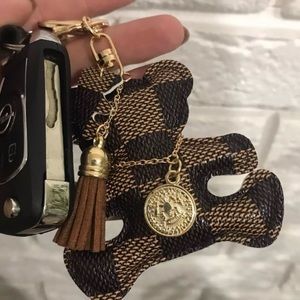 Bear charm keychain